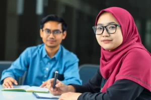 Keterampilan Bahasa: Pentingnya Bahasa Inggris dan Lokal di Dunia Kerja